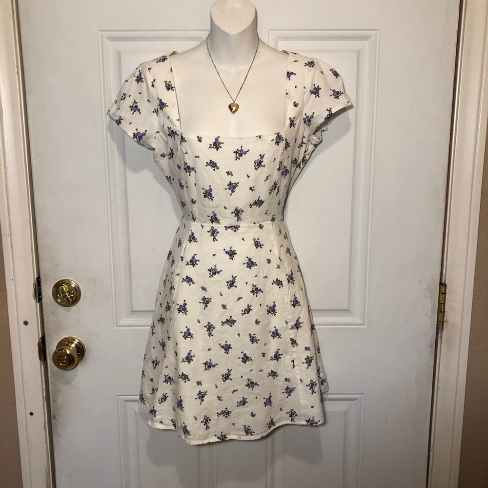 White floral dress🦋 - Picture 2 of 5